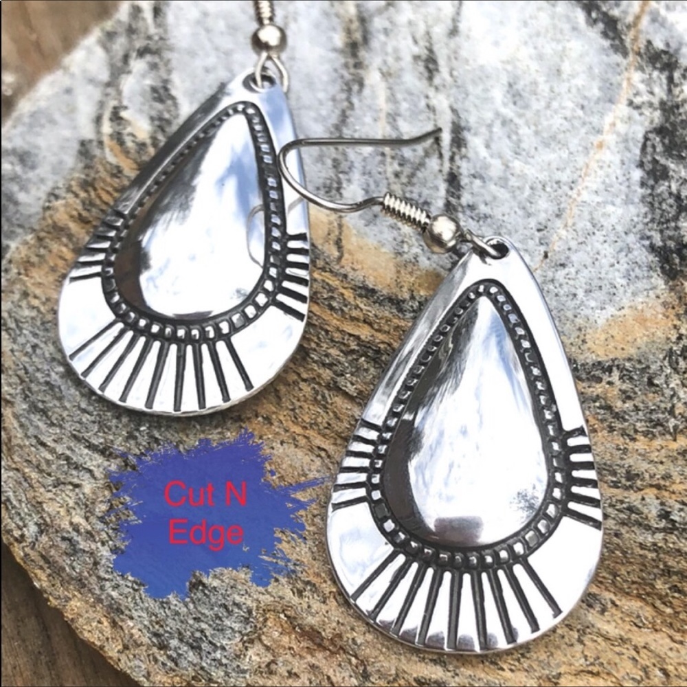 Sterling Montana Teardrop plain Cowgirl Earrings